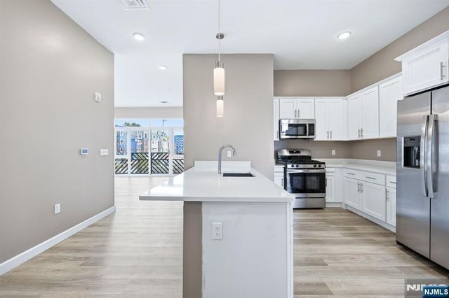 271 Millburn Avenue D, Millburn, NJ 07041