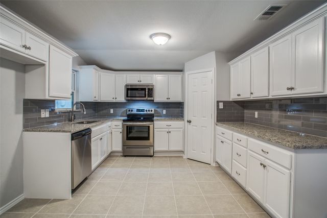 508 W Lone Star Avenue, Cleburne, TX 76033