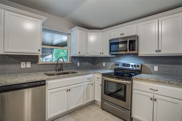 508 W Lone Star Avenue, Cleburne, TX 76033