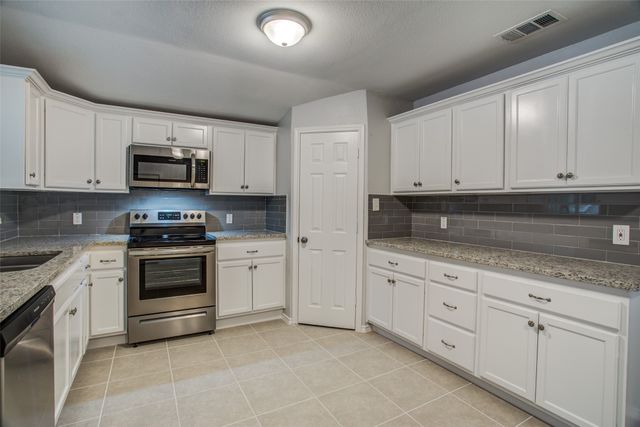 508 W Lone Star Avenue, Cleburne, TX 76033