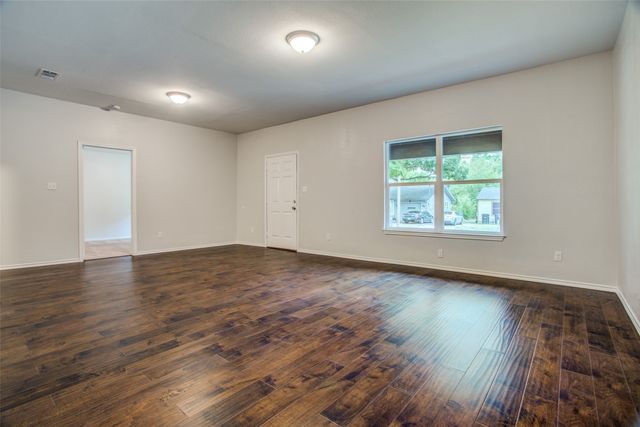 508 W Lone Star Avenue, Cleburne, TX 76033