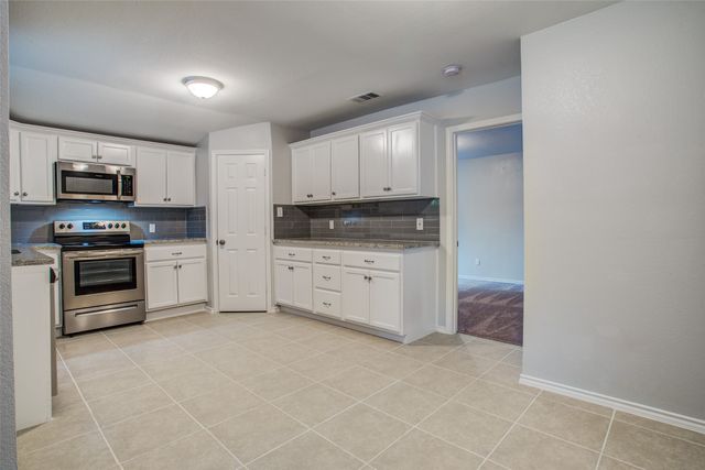 508 W Lone Star Avenue, Cleburne, TX 76033