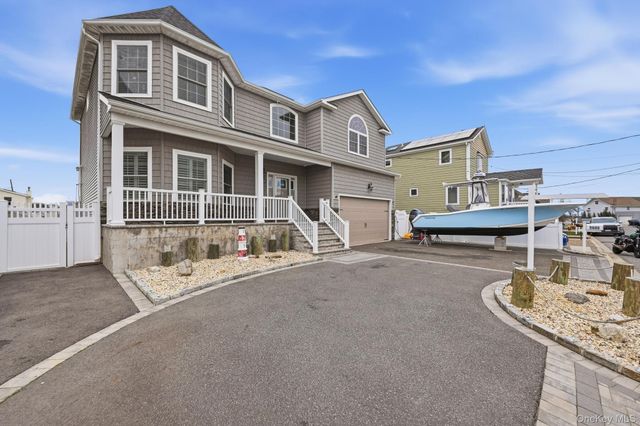 3685 Nimrod Street, Seaford, NY 11783