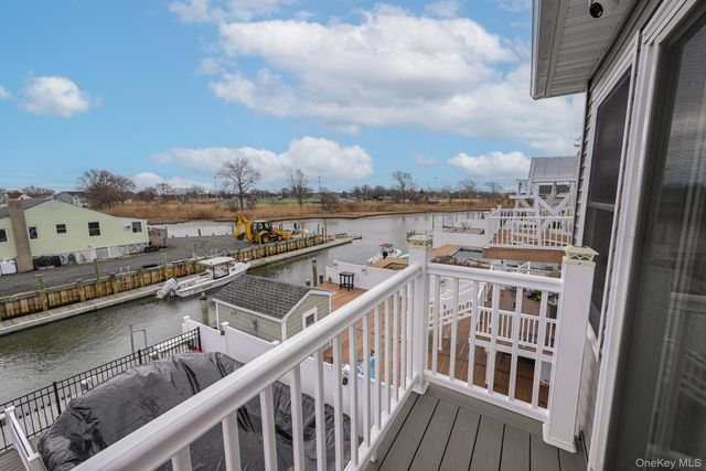 3685 Nimrod Street, Seaford, NY 11783