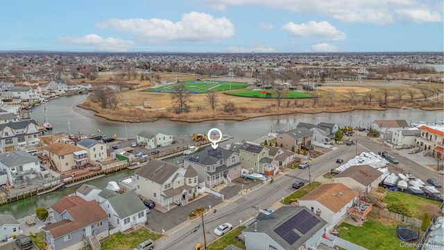 3685 Nimrod Street, Seaford, NY 11783