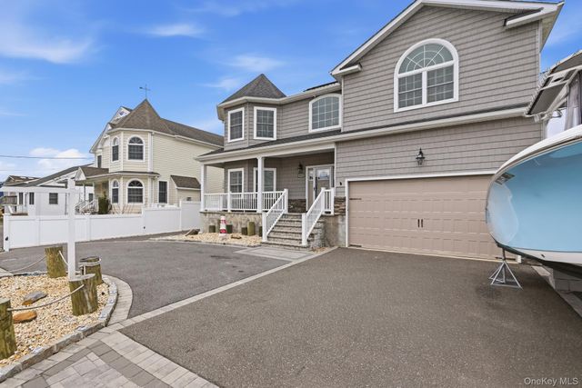 3685 Nimrod Street, Seaford, NY 11783