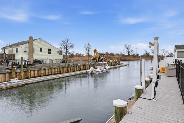 3685 Nimrod Street, Seaford, NY 11783