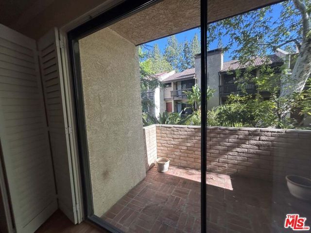 21820 Marylee Street 234, Woodland Hills (los Angeles), CA 91367