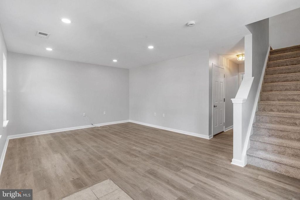 1 OLD STOCK LN, Trenton, NJ 08691