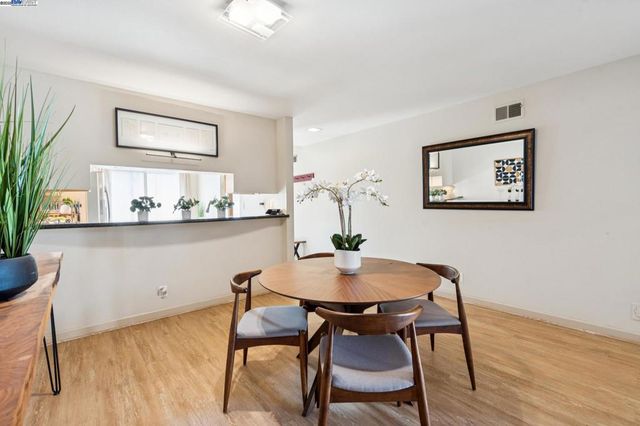 2063 Whitehall Pl, Alameda, CA 94501
