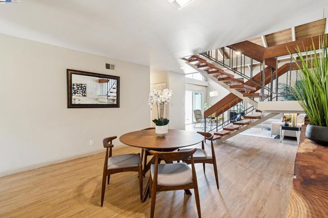 2063 Whitehall Pl, Alameda, CA 94501