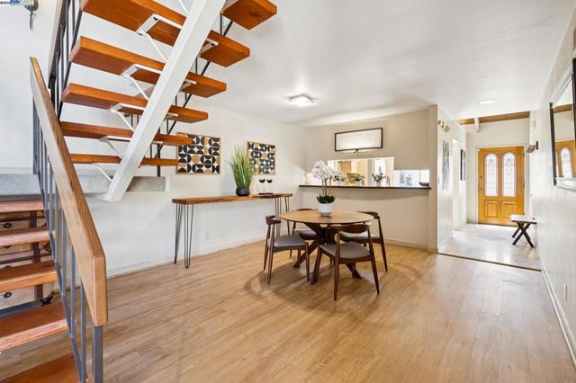 2063 Whitehall Pl, Alameda, CA 94501