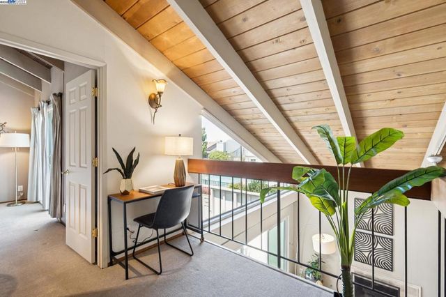 2063 Whitehall Pl, Alameda, CA 94501