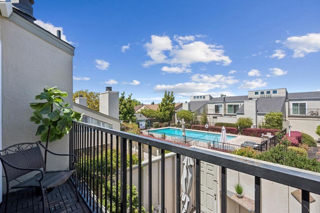 2063 Whitehall Pl, Alameda, CA 94501