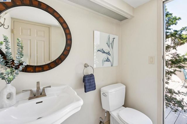 2063 Whitehall Pl, Alameda, CA 94501