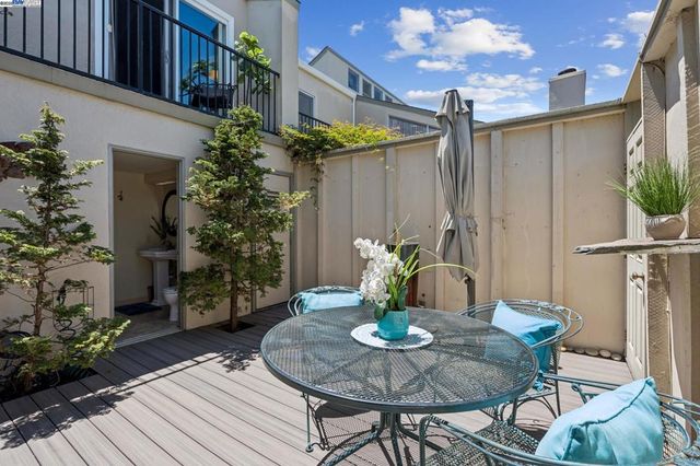 2063 Whitehall Pl, Alameda, CA 94501
