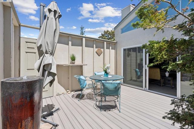 2063 Whitehall Pl, Alameda, CA 94501