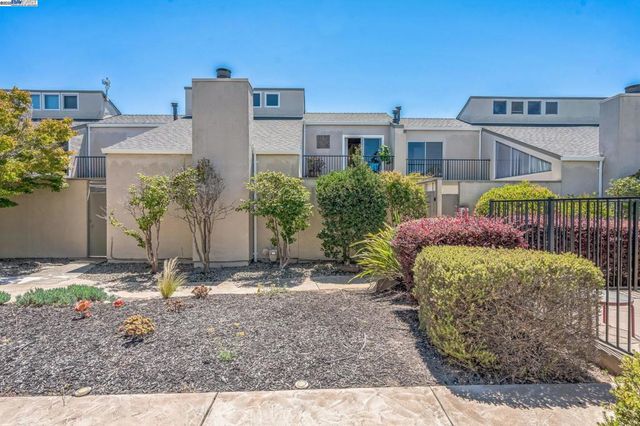 2063 Whitehall Pl, Alameda, CA 94501