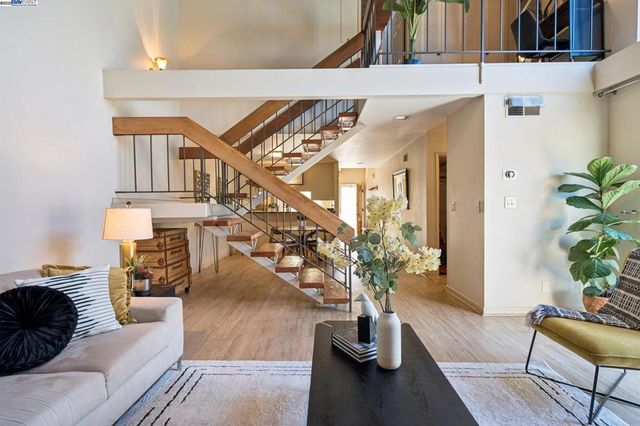 2063 Whitehall Pl, Alameda, CA 94501