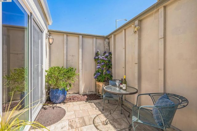 2063 Whitehall Pl, Alameda, CA 94501