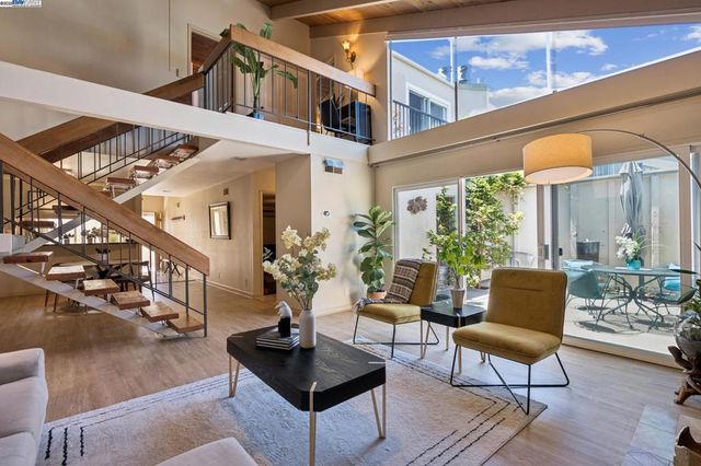 2063 Whitehall Pl, Alameda, CA 94501