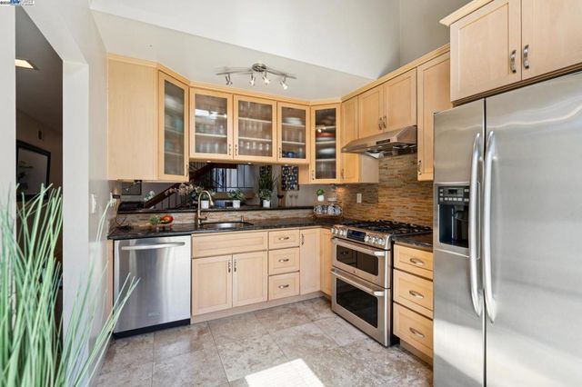2063 Whitehall Pl, Alameda, CA 94501