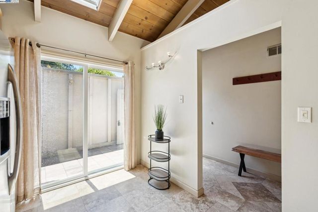 2063 Whitehall Pl, Alameda, CA 94501