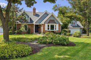 210 Eastern Avenue, Clarendon Hills, IL 60514