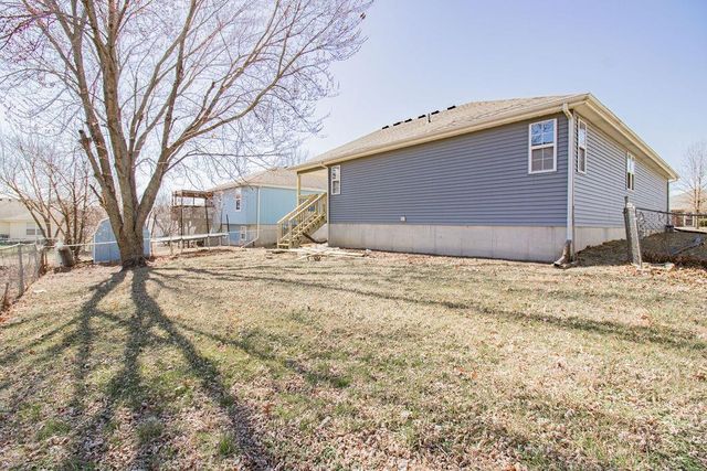 1206 Foxridge Drive, Warrensburg, MO 64093