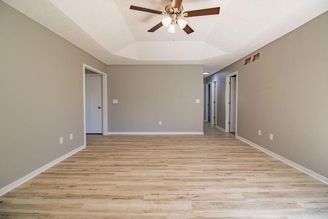 1206 Foxridge Drive, Warrensburg, MO 64093