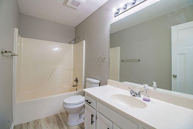 1206 Foxridge Drive, Warrensburg, MO 64093