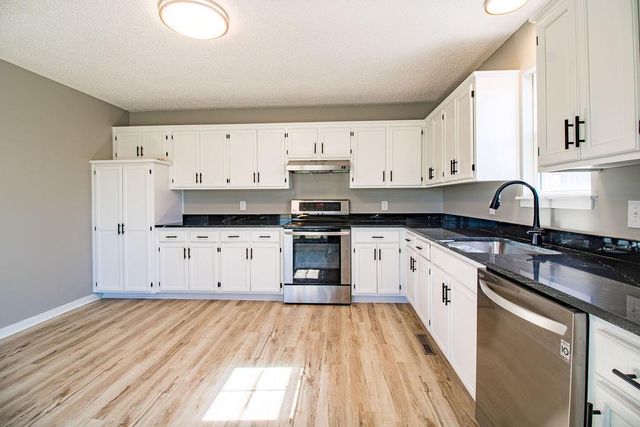 1206 Foxridge Drive, Warrensburg, MO 64093