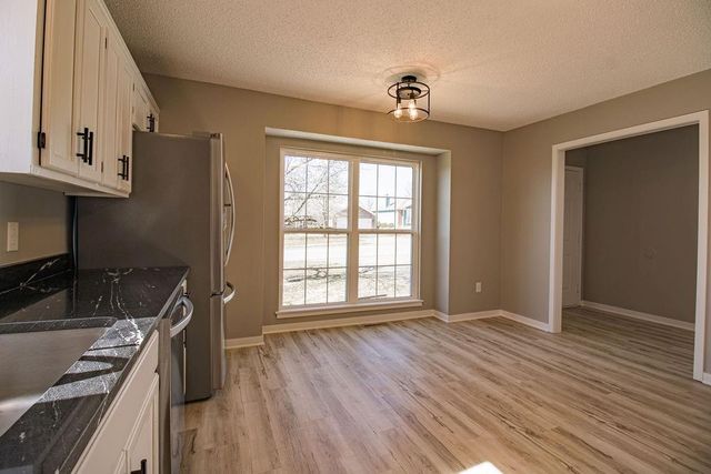 1206 Foxridge Drive, Warrensburg, MO 64093