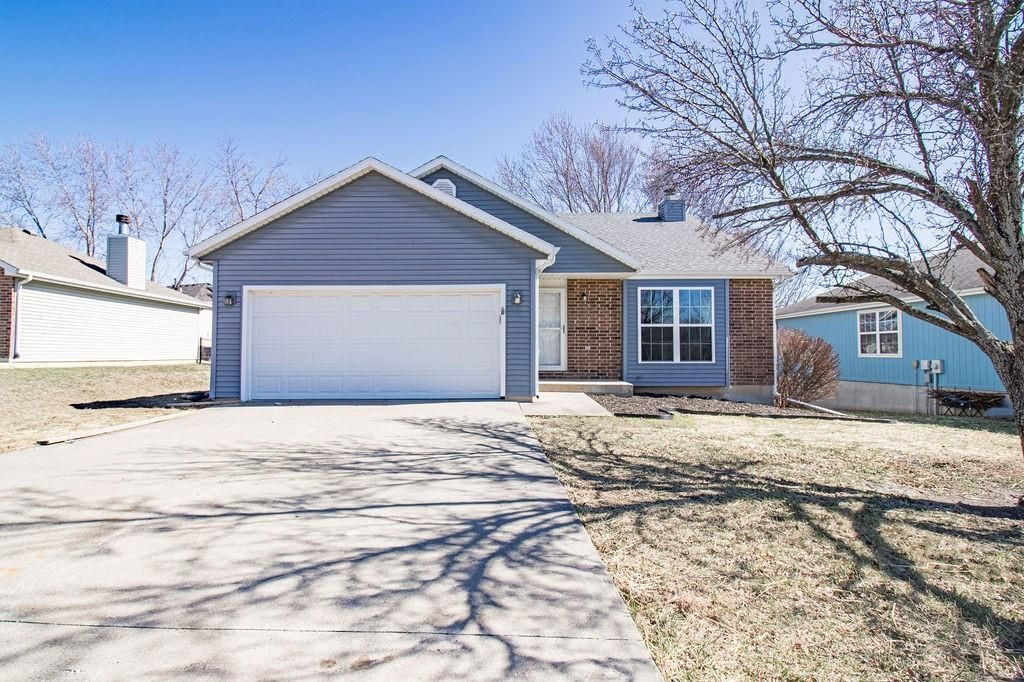 1206 Foxridge Drive, Warrensburg, MO 64093