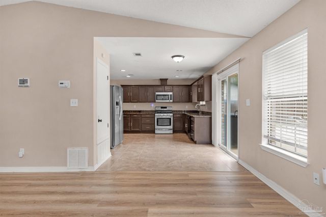 5850 Princeton Dr, Pensacola, FL 32526