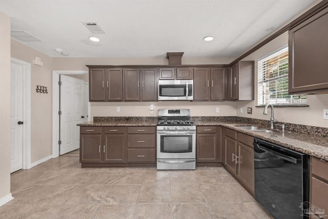 5850 Princeton Dr, Pensacola, FL 32526