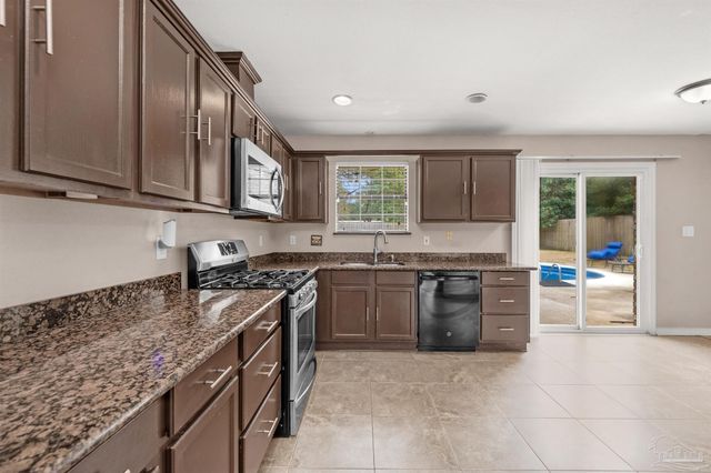 5850 Princeton Dr, Pensacola, FL 32526