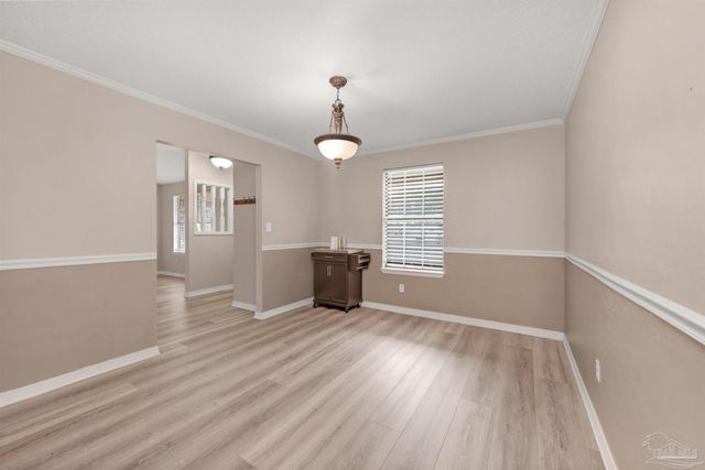 5850 Princeton Dr, Pensacola, FL 32526