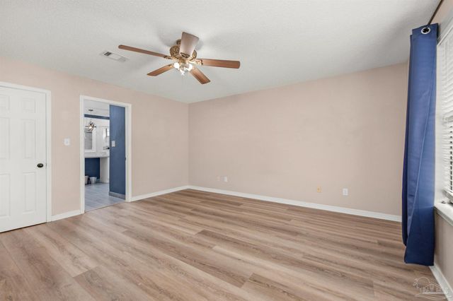 5850 Princeton Dr, Pensacola, FL 32526