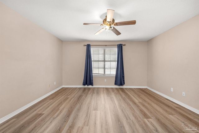 5850 Princeton Dr, Pensacola, FL 32526