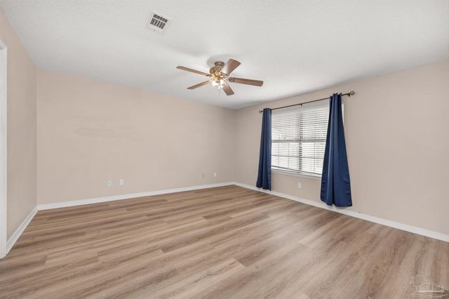 5850 Princeton Dr, Pensacola, FL 32526