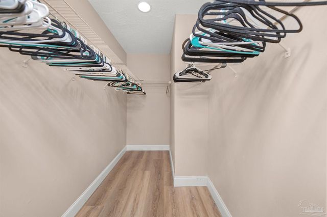 5850 Princeton Dr, Pensacola, FL 32526