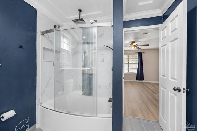 5850 Princeton Dr, Pensacola, FL 32526