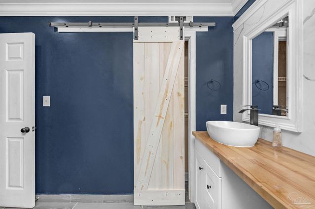 5850 Princeton Dr, Pensacola, FL 32526