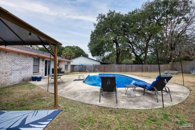 5850 Princeton Dr, Pensacola, FL 32526