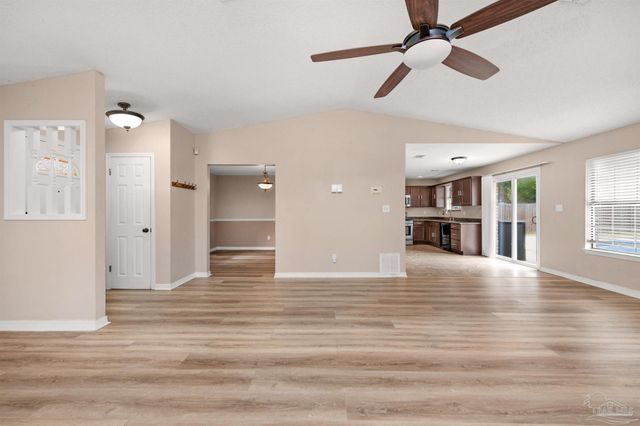 5850 Princeton Dr, Pensacola, FL 32526