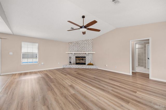 5850 Princeton Dr, Pensacola, FL 32526