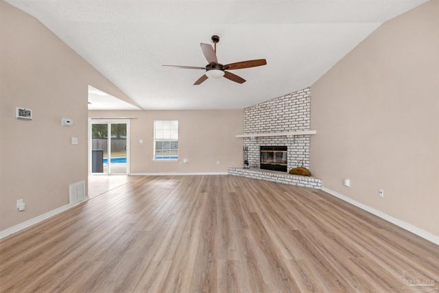 5850 Princeton Dr, Pensacola, FL 32526