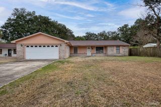 5850 Princeton Dr, Pensacola, FL 32526