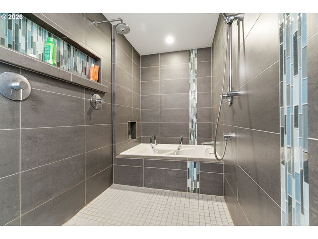 14920 Nw NORTHUMBRIA Ln, Beaverton, OR 97006